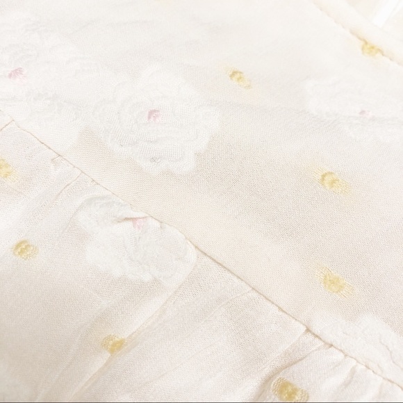 🌸🌼EUC Loft Cream Ruffled Cap Sleeve Top - Picture 4 of 9